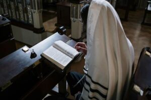 מדריך שלם: איך לבחור כיסויים אלגנטיים לטלית ותפילין